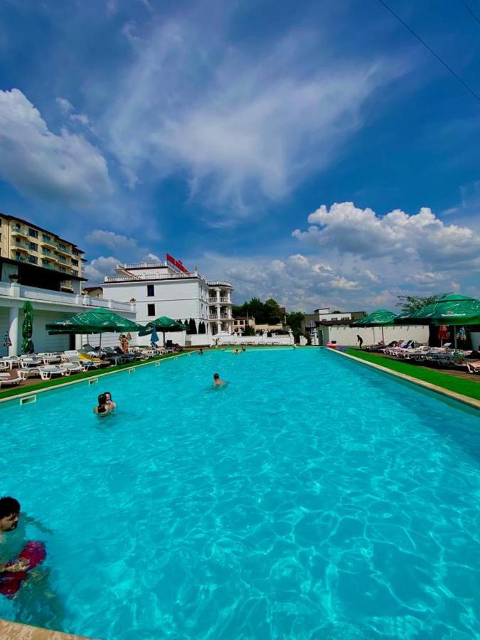 Hotel Premier Class Valea Lupului  ภายนอก รูปภาพ