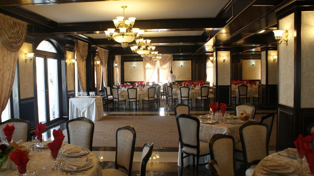 Hotel Premier Class Valea Lupului  ภายนอก รูปภาพ